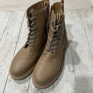 Women’s boots 8.5m